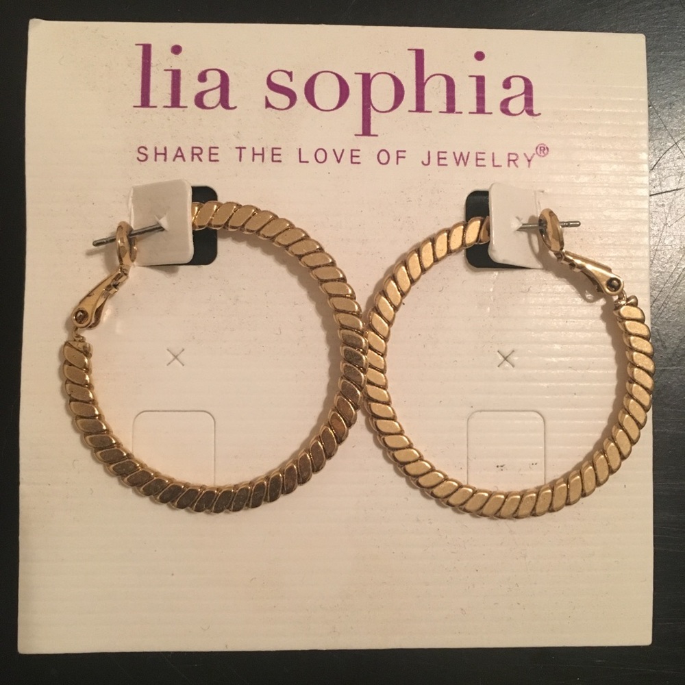 Lia Sophia Earrings💁‍♀️